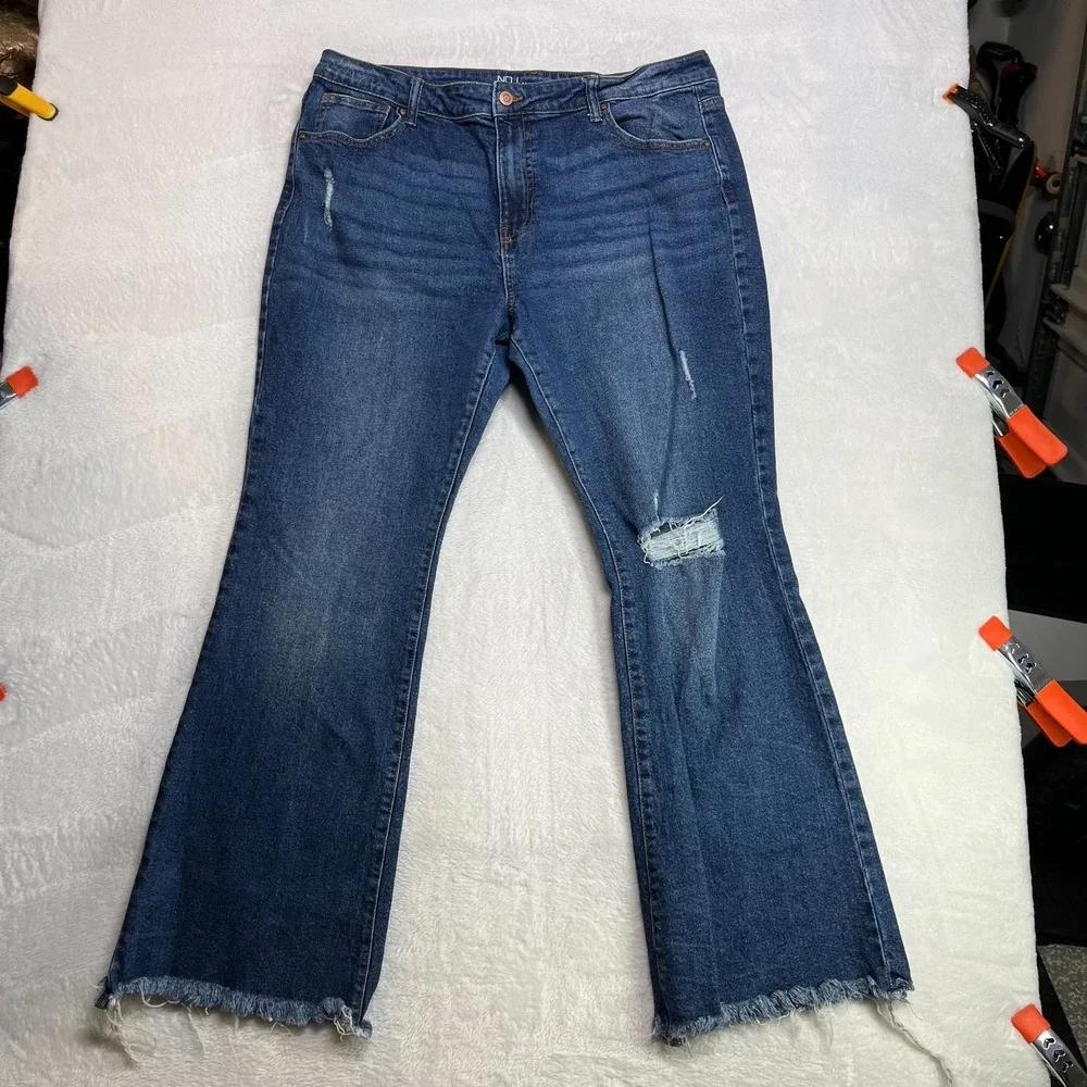 No Boundaries Bootcut Jeans Women's 17 Blue Denim Distressed Frayed Hem - 35X30